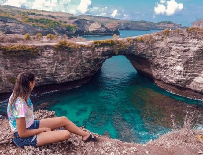 Kelingking Beach Nusa Penida with dramatic T-Rex cliff formation